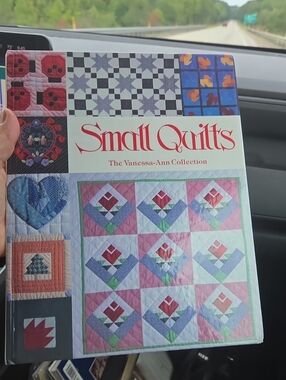 Small Quilts The Vanessa-Ann Collection - Hardcover Quilt Book ☆ Very Good Condi
